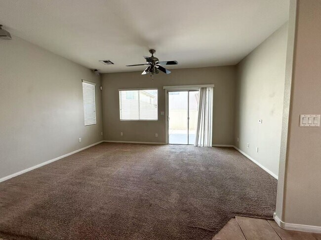 Building Photo - Beautiful two story house