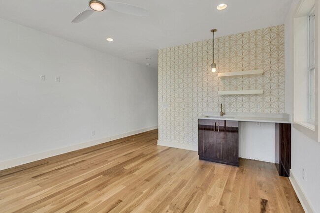 Building Photo - 660 Vernon Ave