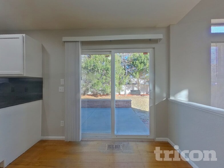 Building Photo - 301 Kingbird Cir