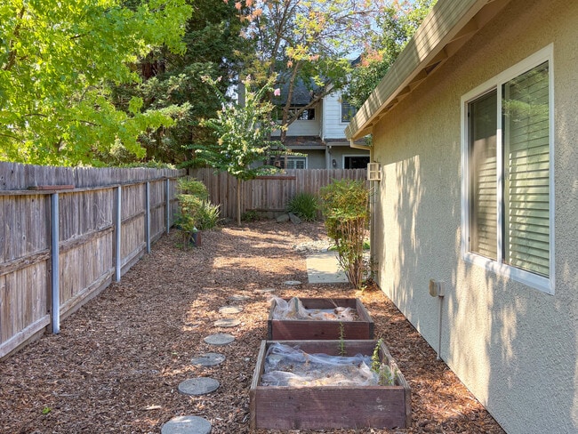 Building Photo - 2581 Greenwood Ln