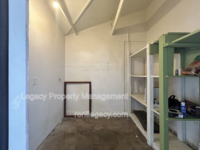 Building Photo - 9012 Alderson Ave