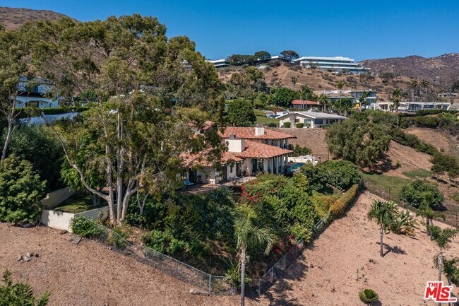 Building Photo - 3504 Coast View Dr