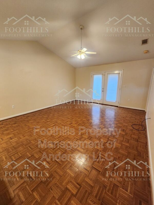 Building Photo - 1419 Oak Hill Dr