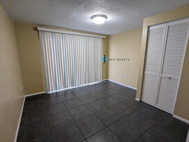 Building Photo - 3136 Pinon Dr