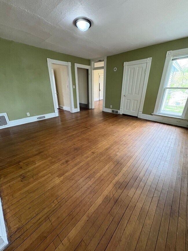 Building Photo - GB - 02 - Duplex
