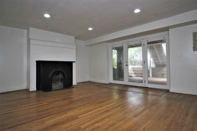 Building Photo - 1511 Bolton St