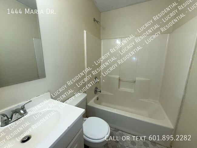 Building Photo - 1444 Maria Dr