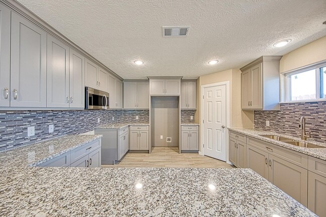Building Photo - 3526 Brook Shadow Dr