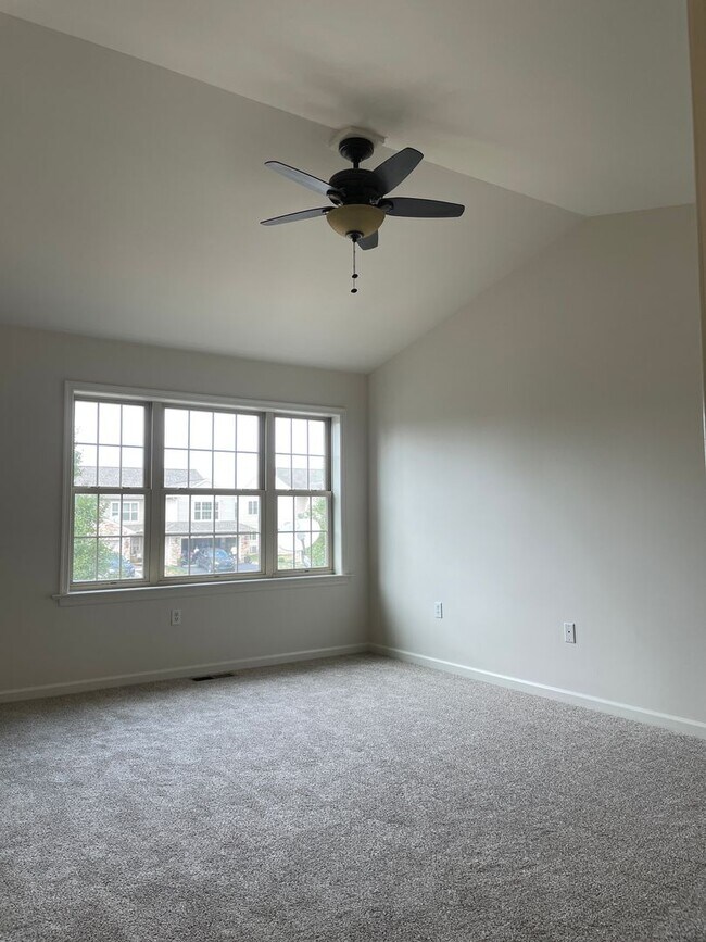 Building Photo - 3 Bed 3 Bathroom Townhouse In Marietta