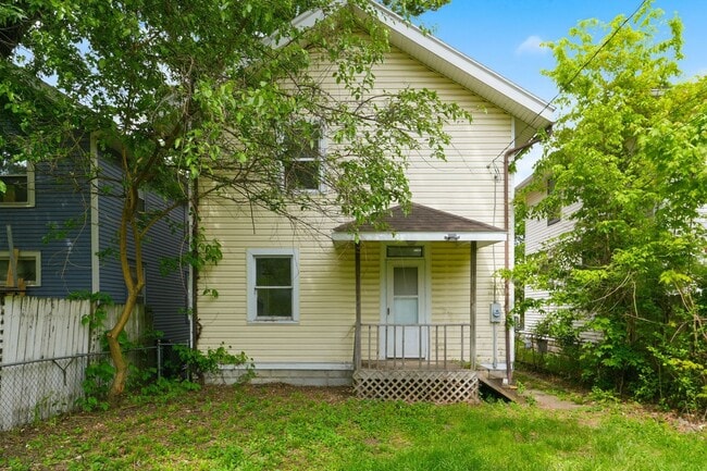 Building Photo - 3 BR - Classic Charm Meets Modern Living