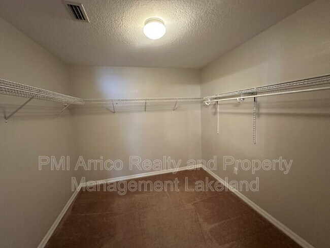 Building Photo - 6955 Lake Eaglebrooke Dr