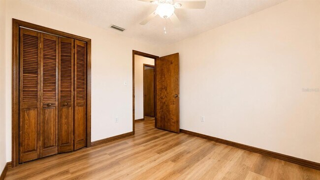 Building Photo - 35025 Raintree Dr
