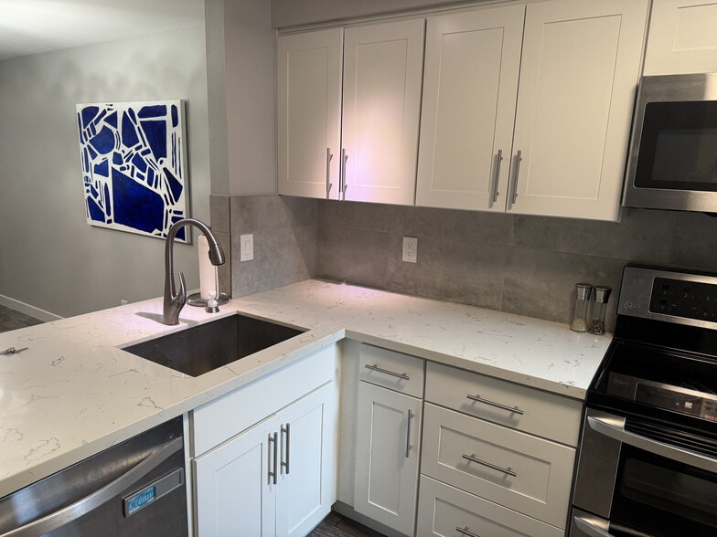 Building Photo - 9612 NE 121st Ln