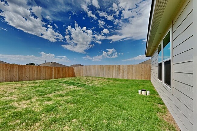 Building Photo - 2921 Ember Dr