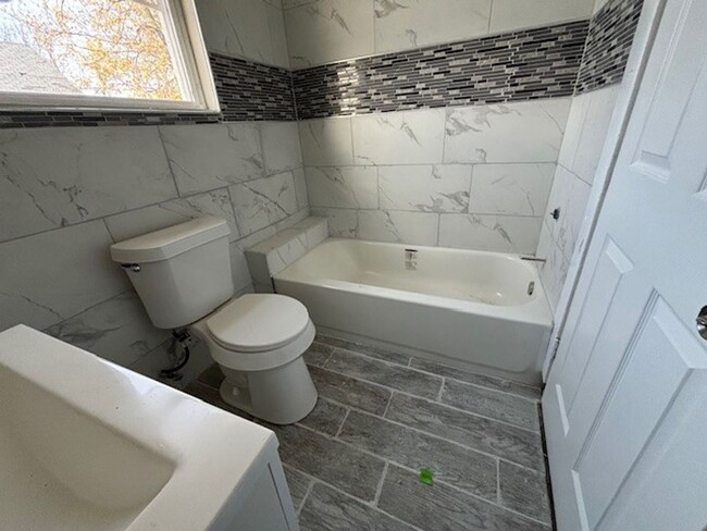 Building Photo - Section 8 Accepted: Affordable 3 Bed, 1 Ba...