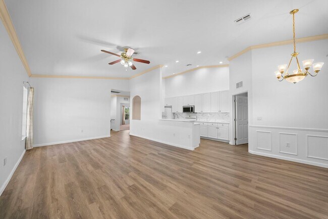Building Photo - Nicely updated 3-bedroom, 2-bath upper-floor condo in Fort Myers