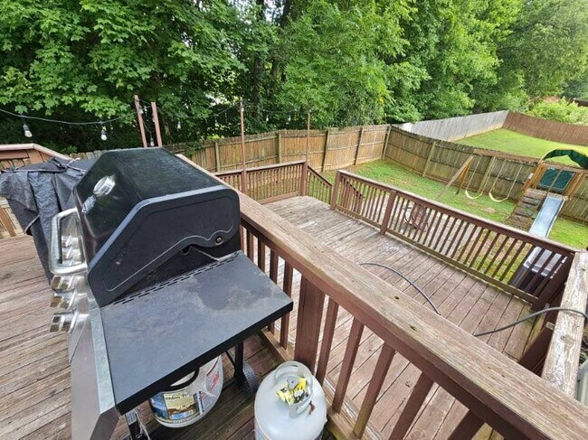Building Photo - 692 Winding Bluff Way
