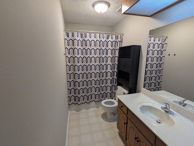 Building Photo - 1403 Cedardale Ct