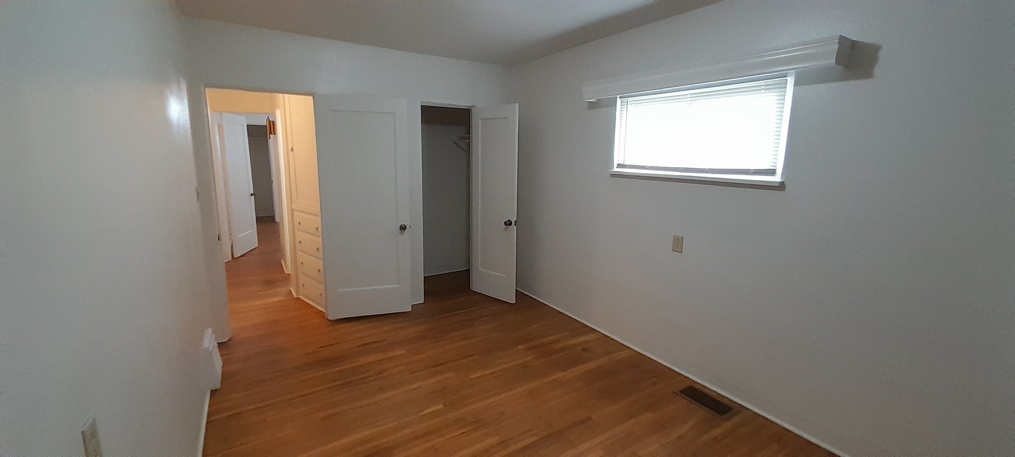 Main Bed (b) - 4620 N Wall St