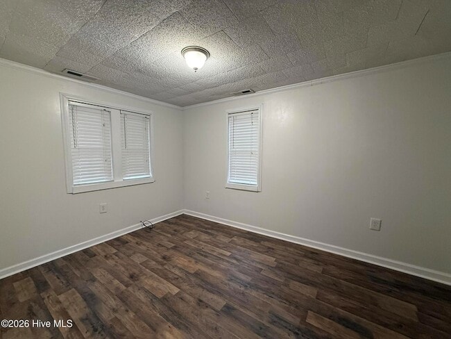 Building Photo - 235 N Pecan St