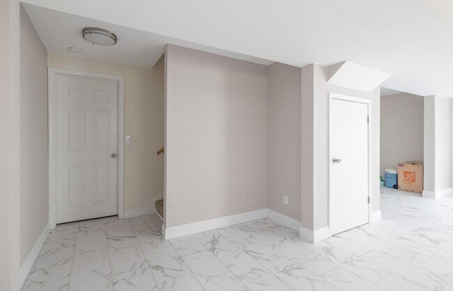 Building Photo - 4Bd/3.5Ba Home Available