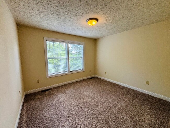 Building Photo - 305 Silver Leaf Dr NW