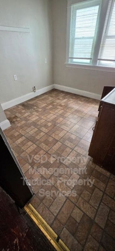 Building Photo - 12819 Edmonton Ave