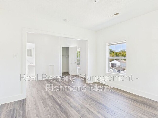 Building Photo - 1610 N 28th St