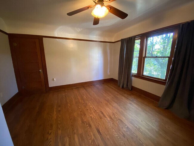 Building Photo - 3 Bed | 2 Bath | McKinley Park Area — $3,375/Month