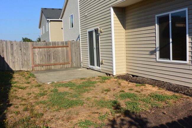 Building Photo - 6307 NE 59th Ct