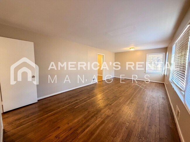 Building Photo - Half-Month Off Move-in Special! Cozy & Convenient 3-Bedroom Home for Rent! SECTION 8 FREINDLY!