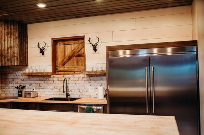 Building Photo - 19920 NW Farley Hampton Rd