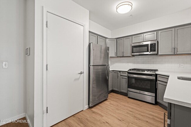 Building Photo - 165 Pavilion Ave