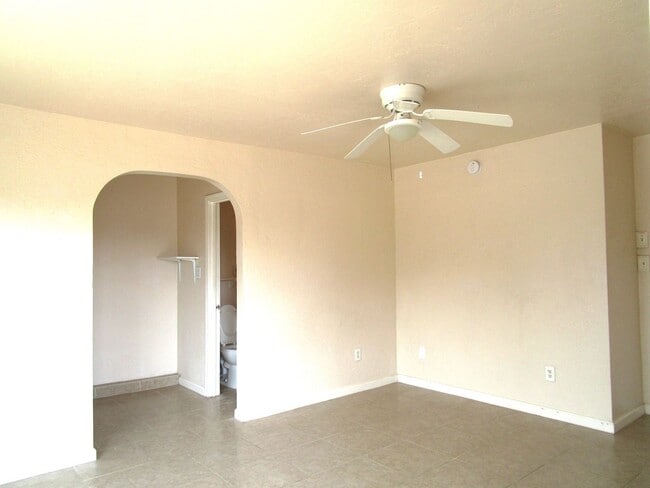 Building Photo - Please contact Vaughn Realty to set up an ...