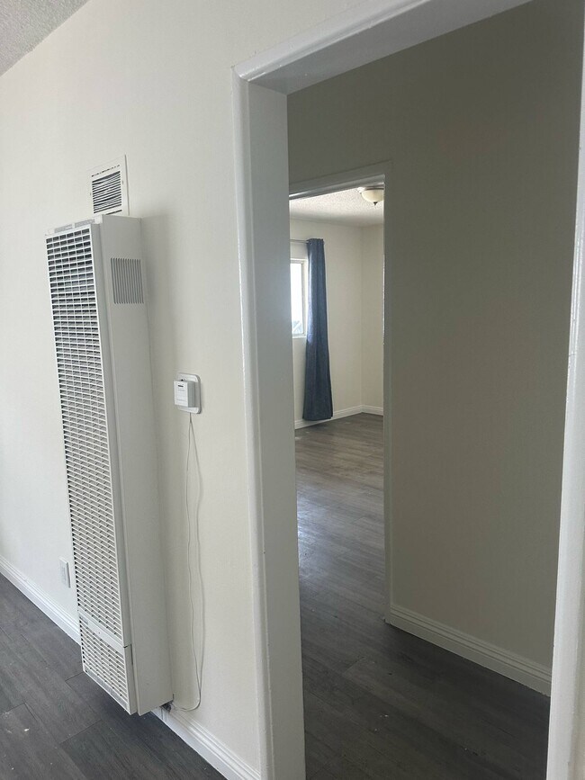 Building Photo - 530 Venice Way