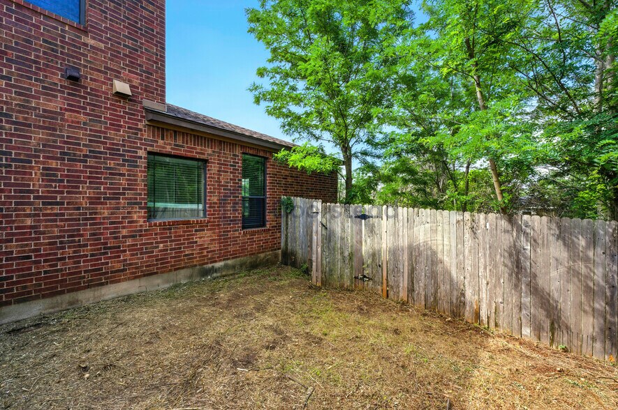 Building Photo - 920 Water Hyacinth Loop