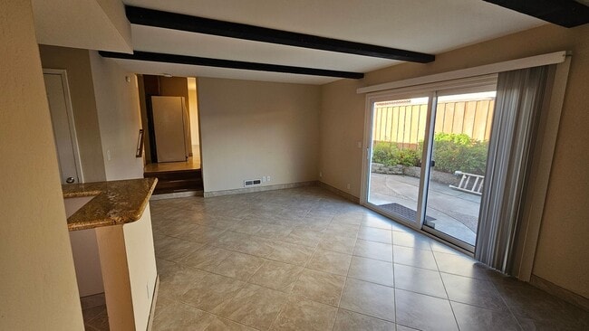 Building Photo - RENT WILL BE $3950 THROUGH MAY 2026!