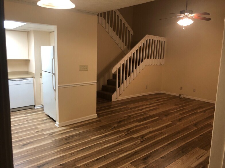 Building Photo - 1609 Homestead Trl