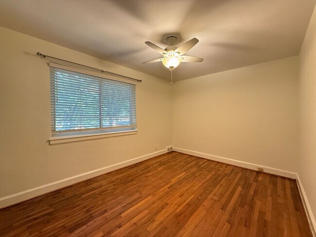 Building Photo - 715 N Avalon Rd