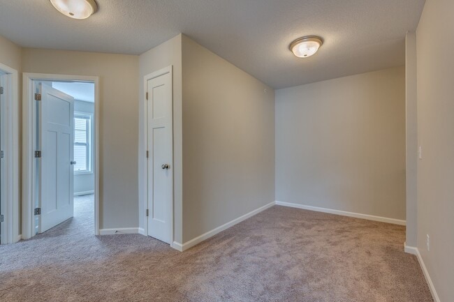 Building Photo - END UNIT townhome available July 01 $1825.00