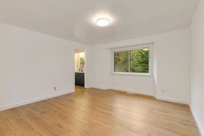 Building Photo - Newly Renovated Bothell Home Sitting on 1 Acre of Land!