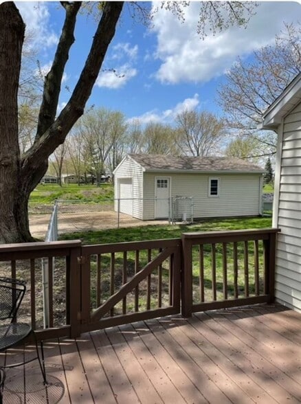 Building Photo - 1016 Ottawa Dr