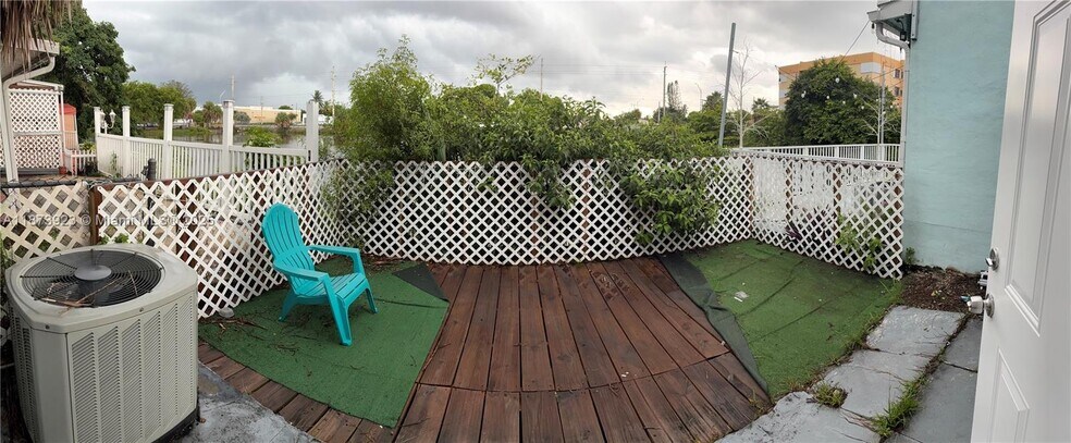 Building Photo - 1358 W 69th St
