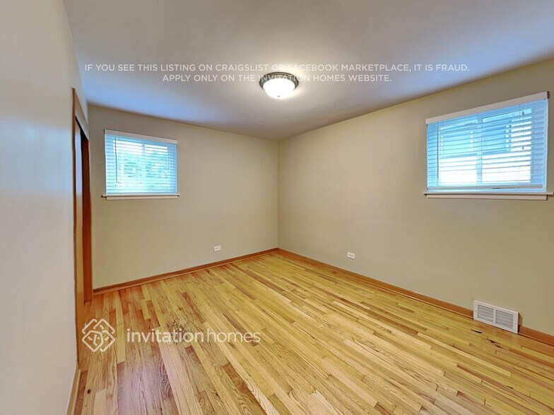 Building Photo - 373 Mors Ave