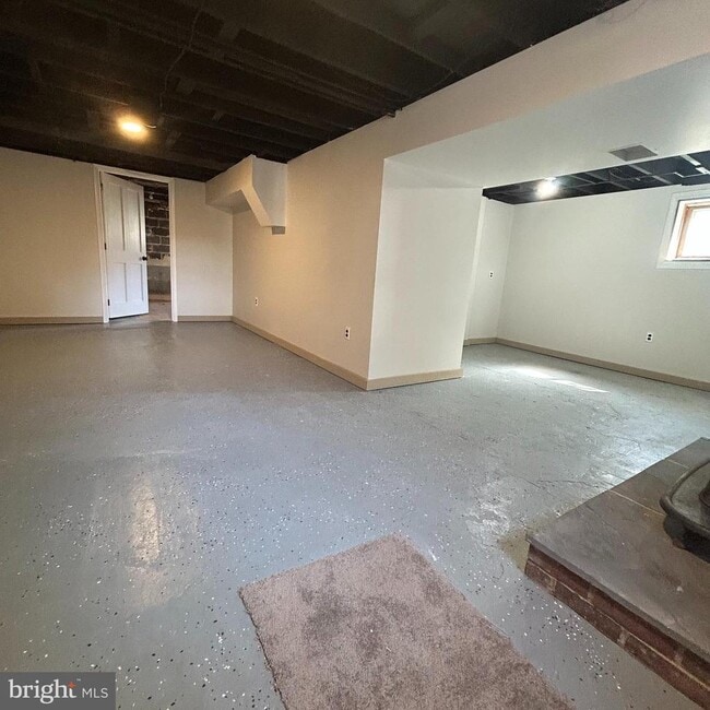 Building Photo - 379 Dehaven St