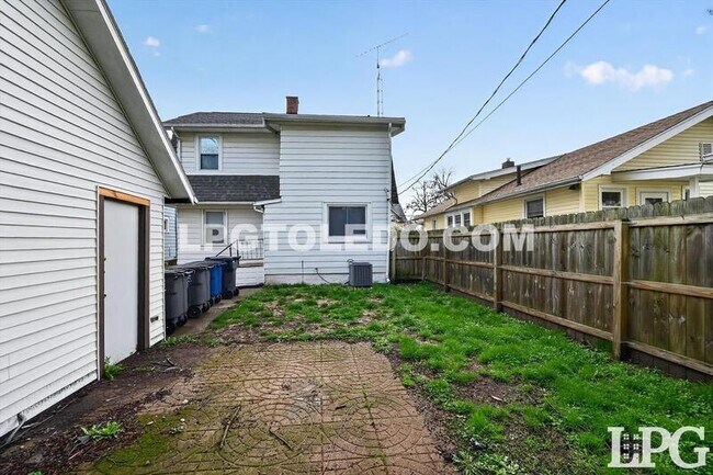 Building Photo - 4120 Parrakeet Ave