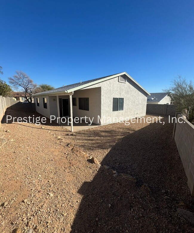 Building Photo - 3/2 Southwest Charming Home, Waiting For You!