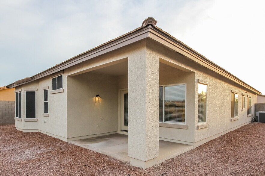 Building Photo - 617 S 123rd Dr