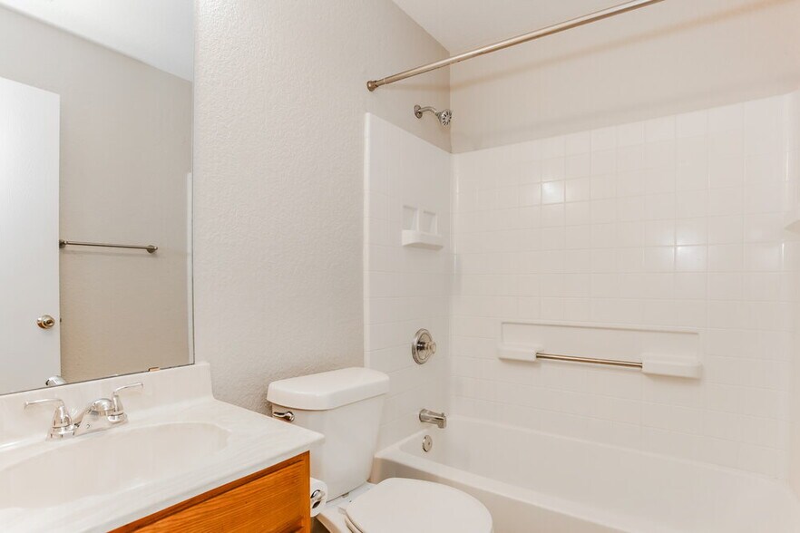 Building Photo - 526 Berryhill Dr