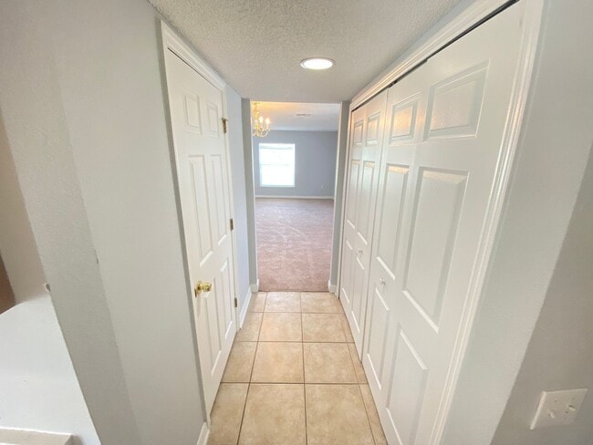 Building Photo - 14138 Econ Woods Ln